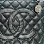 Chanel Medallion black caviar leather tote bag, view 31