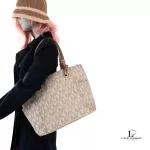 Michael Kors signature logo white and beige large East-West tote bag, view 32