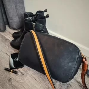 Pre-loved Chloé Sam black leather shoulder bag with brown trim, front view – secondhand designer, NZ