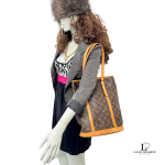 Louis Vuitton Monogram Bucket GM tote bag with pouch, early 2000s, view 16