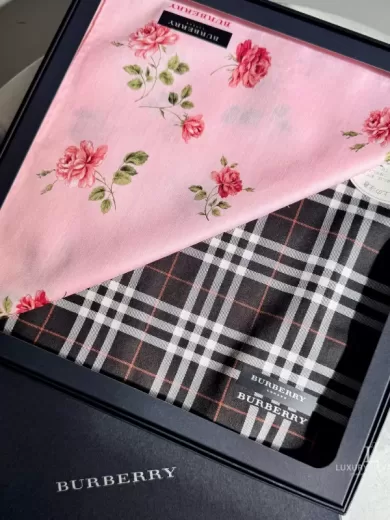 BURBERRY Box Set - Black Nova Check & Pink Floral Handkerchiefs (1)