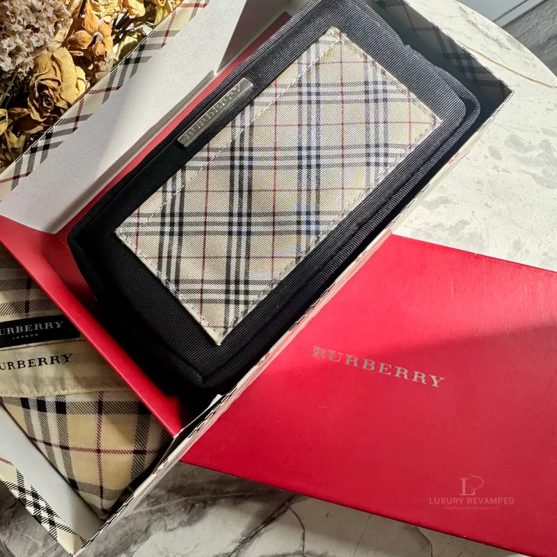 BURBERRY Box Set of Nova Check Pouch and Handkerchief