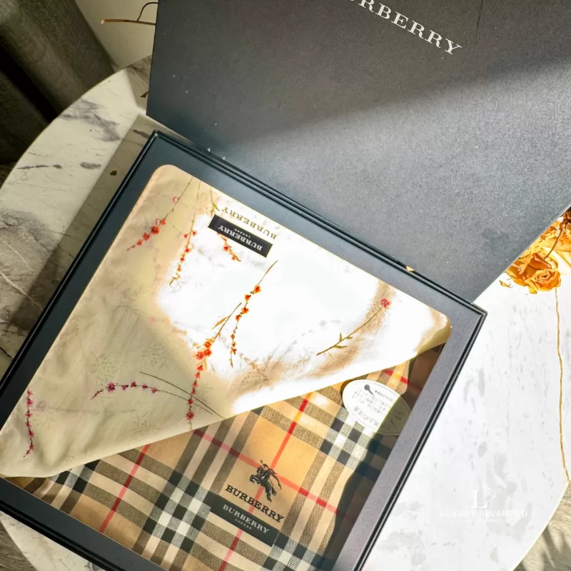 BURBERRY Box Set of Two Handkerchiefs 1